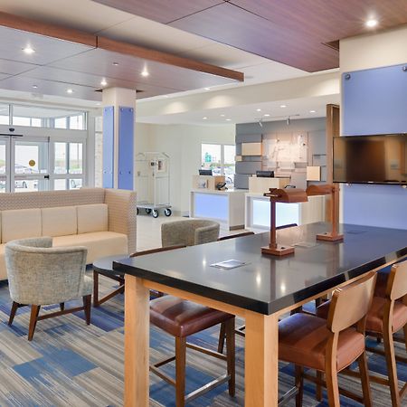 Holiday Inn Express & Suites Madison By Ihg Eksteriør bilde