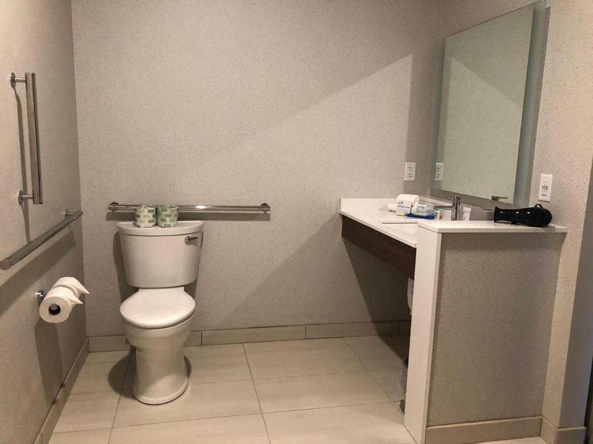 Holiday Inn Express & Suites Madison By Ihg Eksteriør bilde