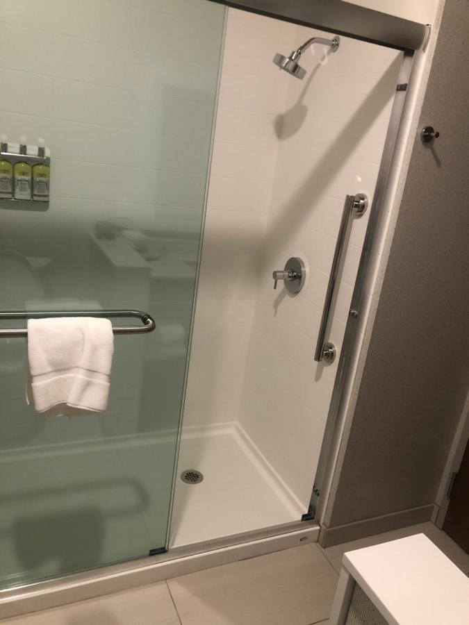 Holiday Inn Express & Suites Madison By Ihg Eksteriør bilde
