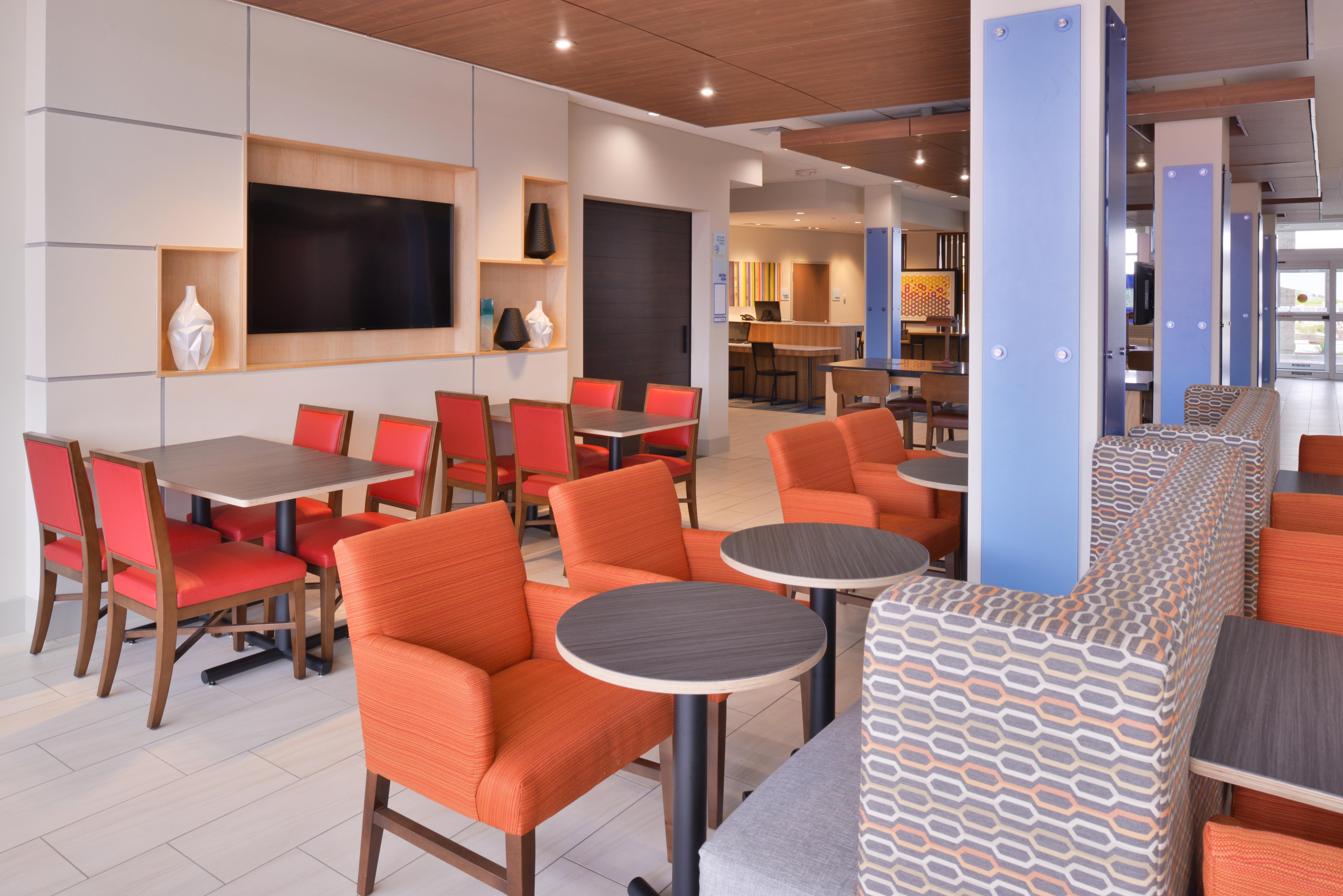 Holiday Inn Express & Suites Madison By Ihg Eksteriør bilde