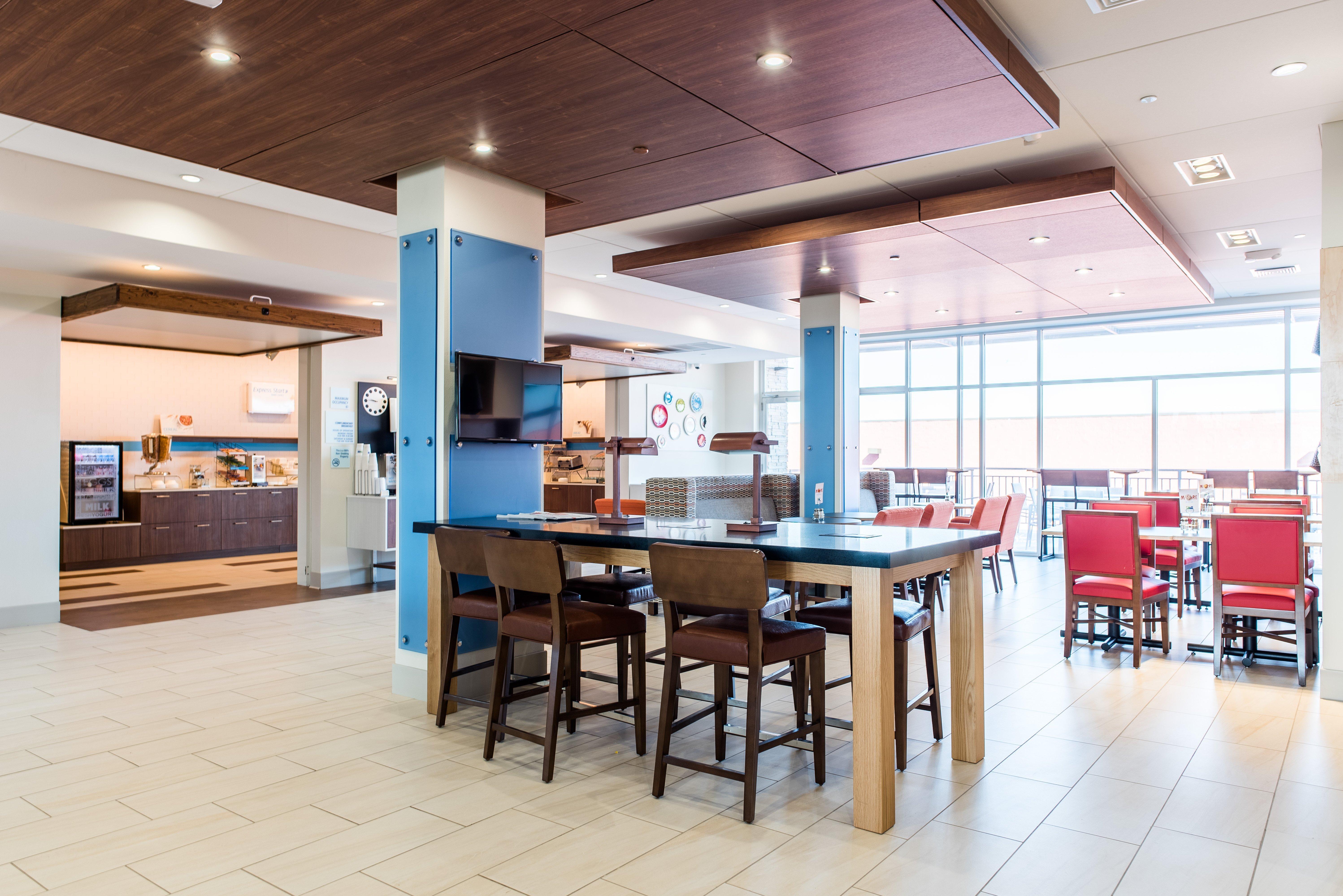 Holiday Inn Express & Suites Madison By Ihg Eksteriør bilde