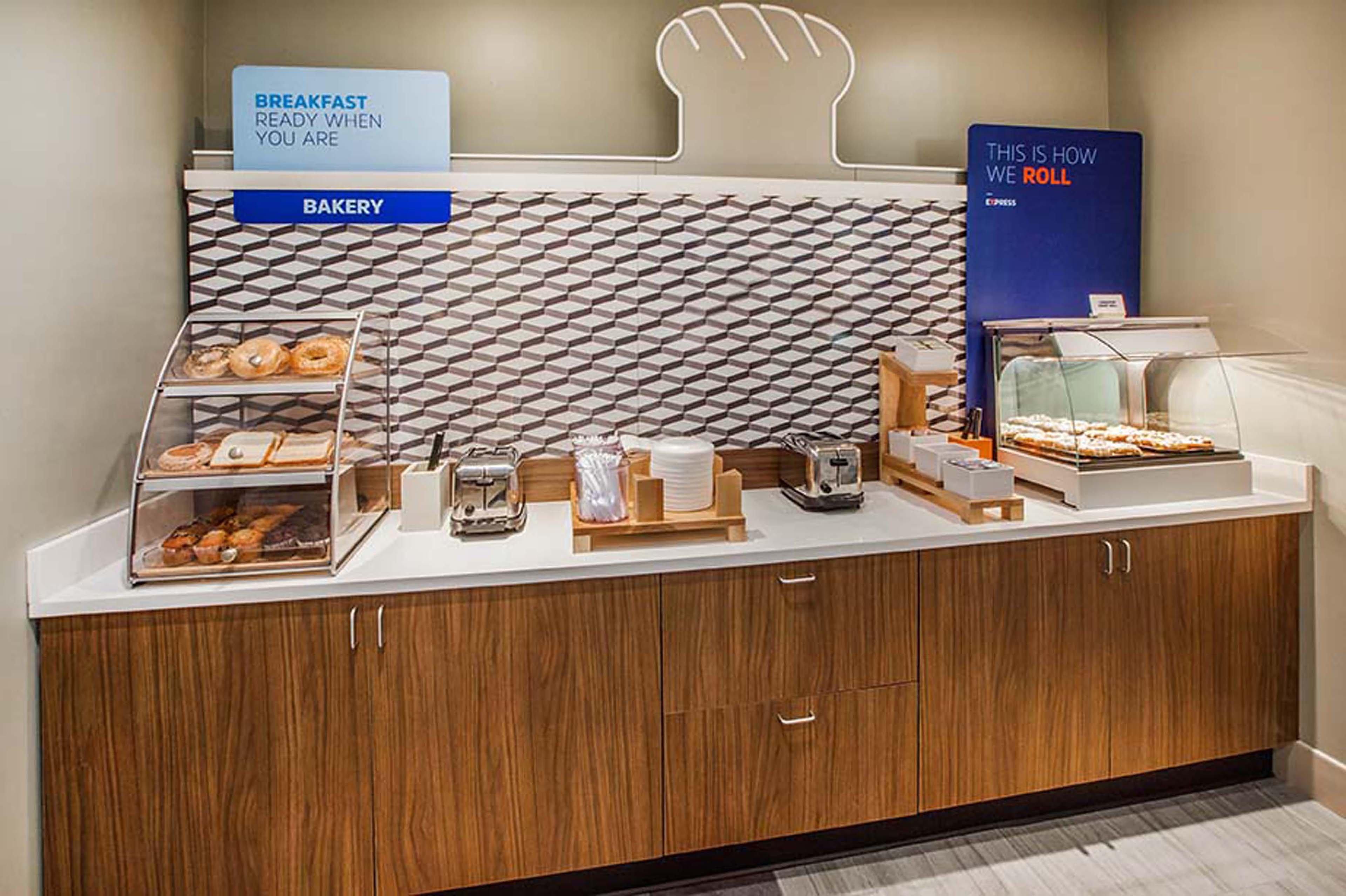 Holiday Inn Express & Suites Madison By Ihg Eksteriør bilde