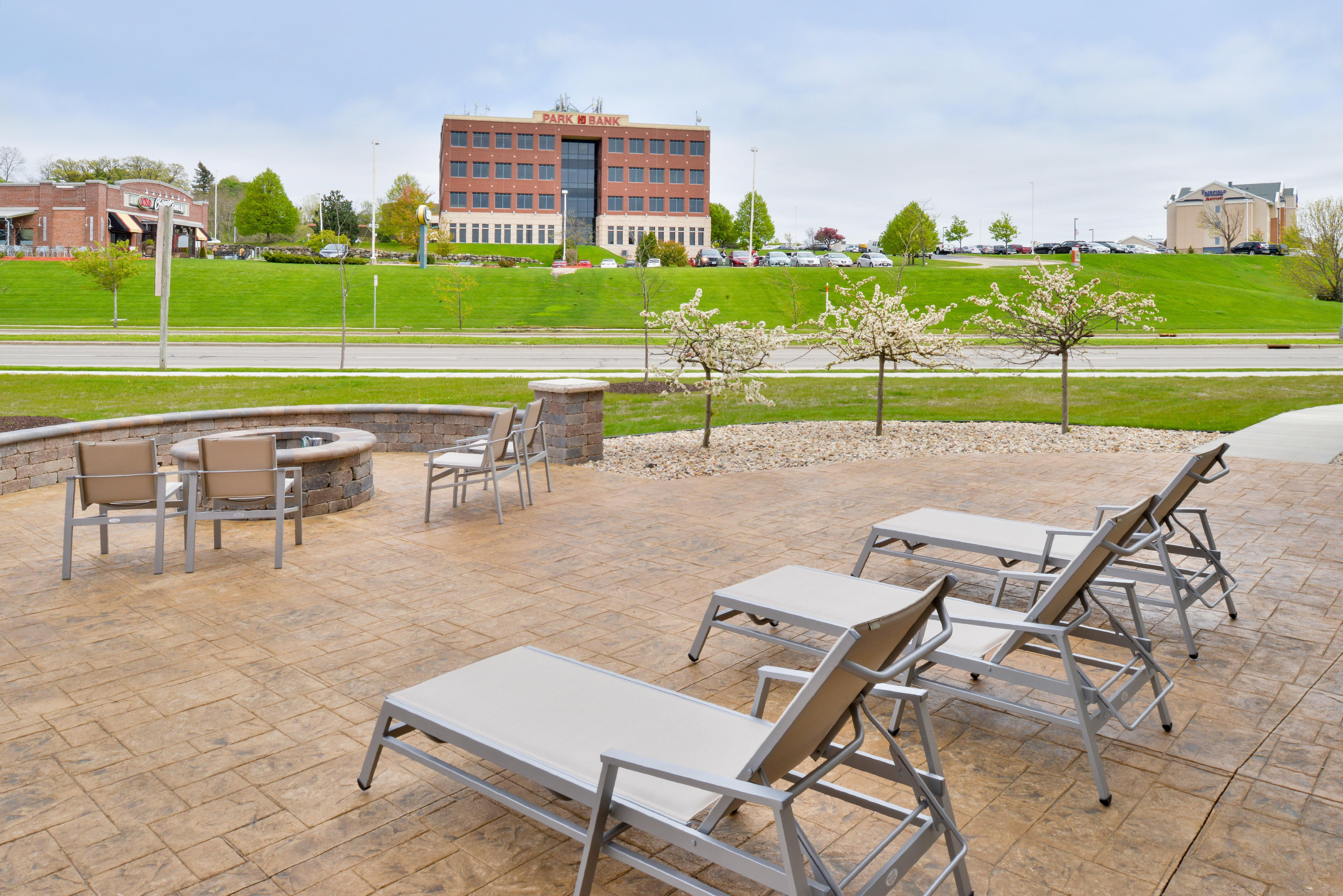 Holiday Inn Express & Suites Madison By Ihg Eksteriør bilde